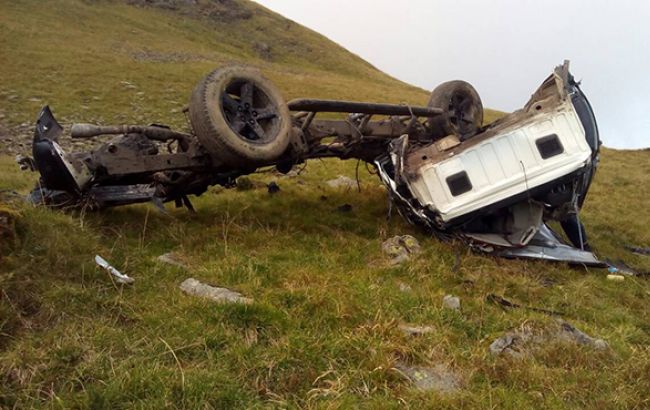 В Закарпатской области внедорожник сорвался в ущелье, двое погибших