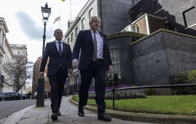 Шольц и Джонсон заявили о готовности избавить Европу от зависимости от газа из России