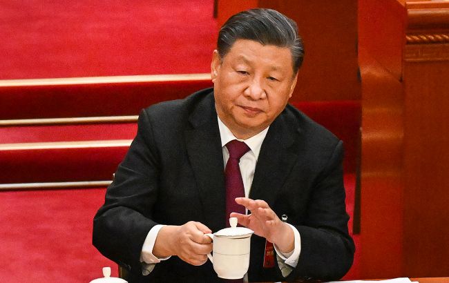 Си Цзиньпин проигнорировал предложение по телефонным переговорам с Байденом, - Reuters