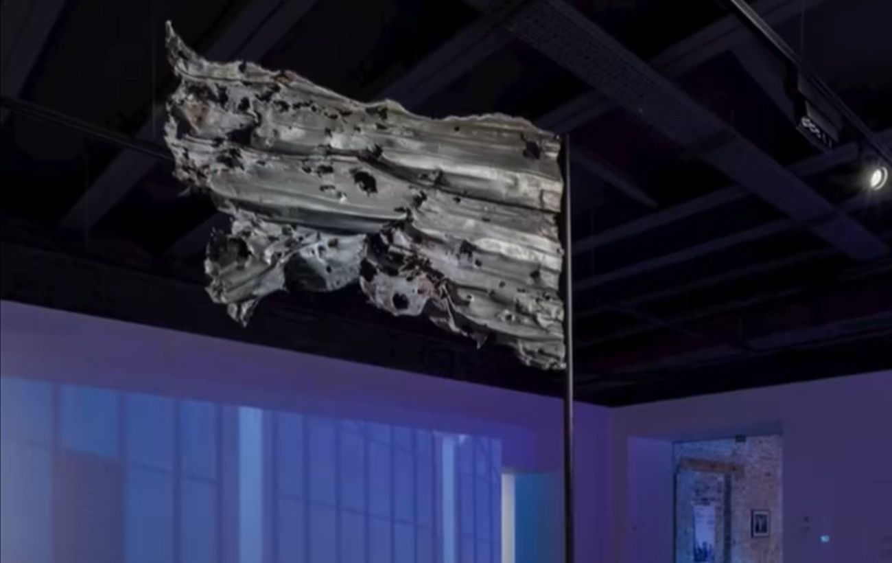 Уламок однієї з обстріляних ТЕС ДТЕК став арт-інсталяцією художника Кадана