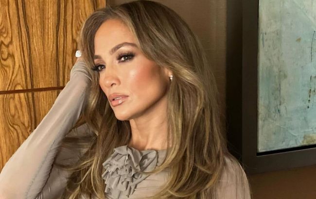 Дженнифер Лопес показала образ "Латиноамериканской Барби"  (фото)