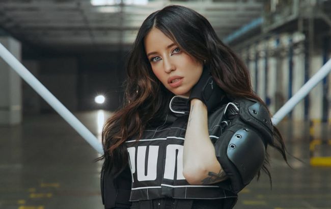 Летний лайфхак от Нади Дорофеевой: как стильно носить купальник в городе (фото)