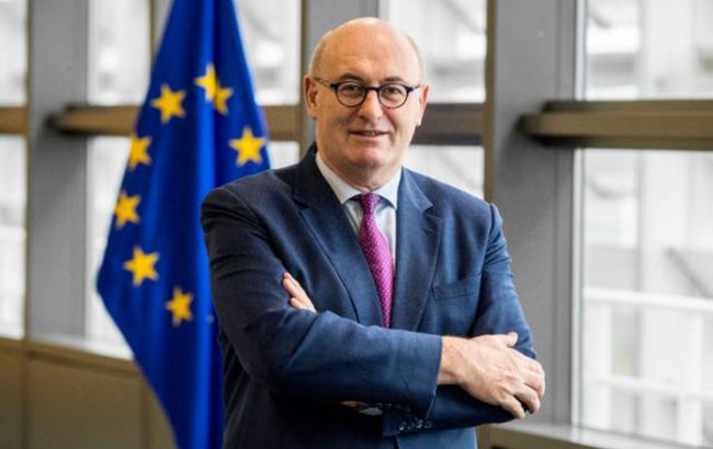 Комісар ЄС з торгівлі пішов у відставку через порушення карантину