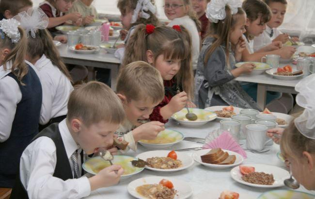 В КГГА нашли средства на бесплатное питание для детей в школах Киева