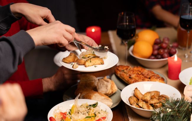 "Еда - не единственный источник радости на праздники": диетолог дала важные советы по питанию