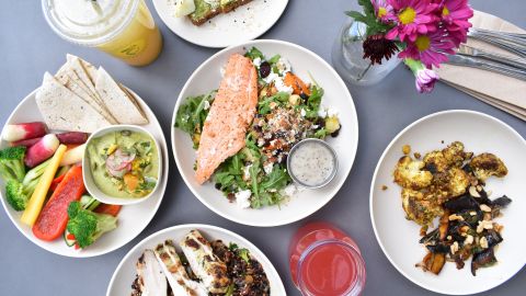 Как наесть&nbsp;"гормоны счастья": эксперт рассказала о влиянии продуктов на настроение и состояние