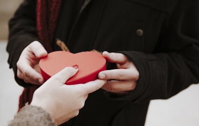 Особлива зустріч ощасливить три знаки Зодіаку вже у лютому: кому пощастить