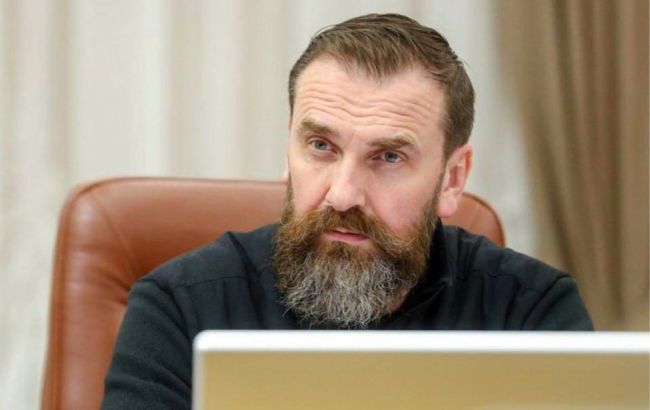 Оксен Лісовий показав, які комп’ютери отримають українські школярі