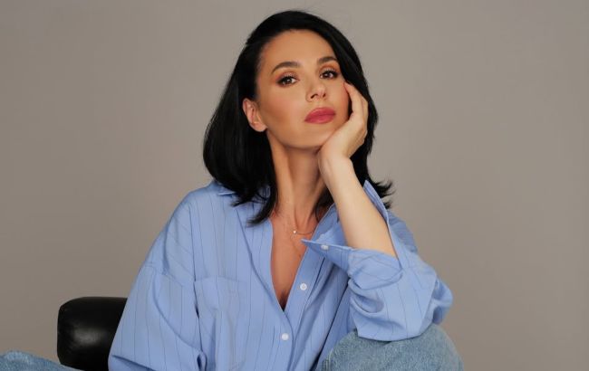 Єфросиніна вперше за довгий час показалася з двома дітьми: сімейні фото на фоні Ейфелевої вежі