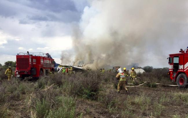 В Мексике разбился пассажирский самолет с более 100 человек на борту