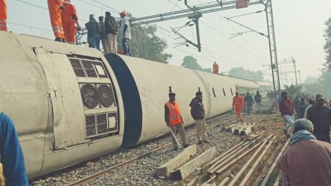 В Індії потяг зійшов з рейок, є загиблі
