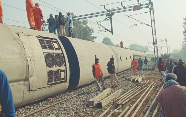 В Індії потяг зійшов з рейок, є загиблі
