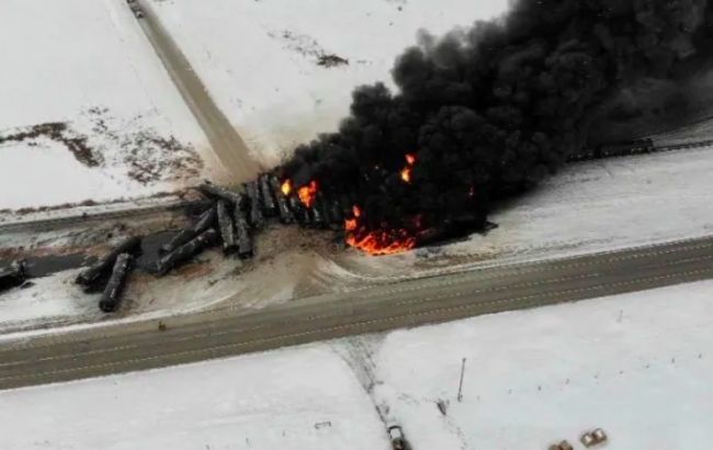 Канада после аварии поезда с нефтью ограничит скорость грузовых составов