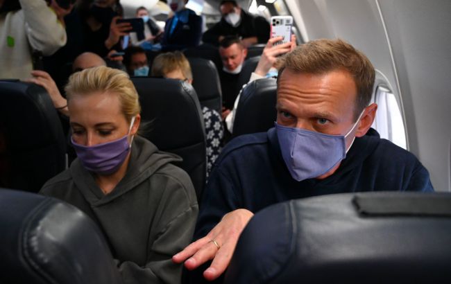 З рейсу, на якому Навальний вилетить в Росію, зняли "буйного" пасажира