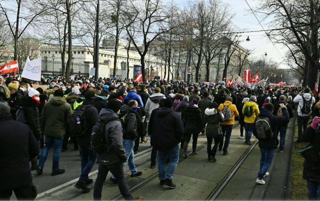 В Вене прошел протест против карантина, полиция задерживала участников