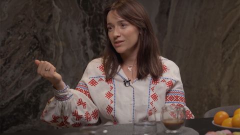 "Вмираючи, врятувала своїх дітей". Дружина Бєднякова пригадала останні хвилини життя його матері