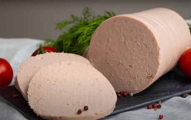 Рецепт вкусной домашней колбасы, которую можно даже детям: готовится очень легко