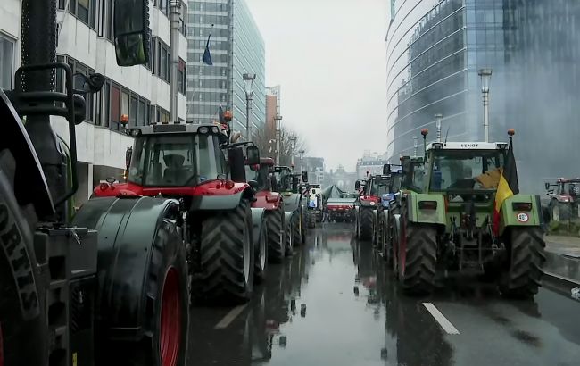 У Брюсселі поліція водометами розігнала фермерів, які вийшли на протести біля штаб-квартири ЄС