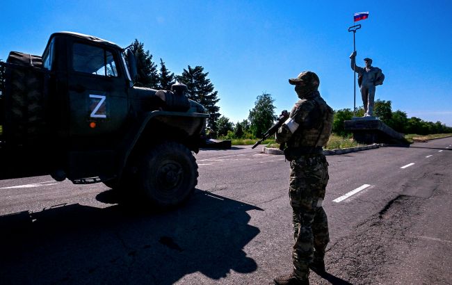 Загарбники заборонили особовому складу розмовляти з населенням окупованих територій