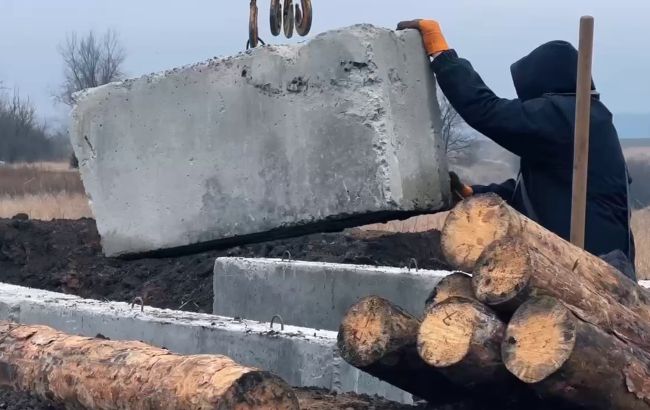 Глава Харківської ОВА показав будівництво укріплень (відео)