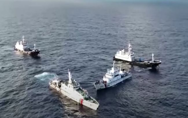 Китай застосував водомети проти філіппінських кораблів