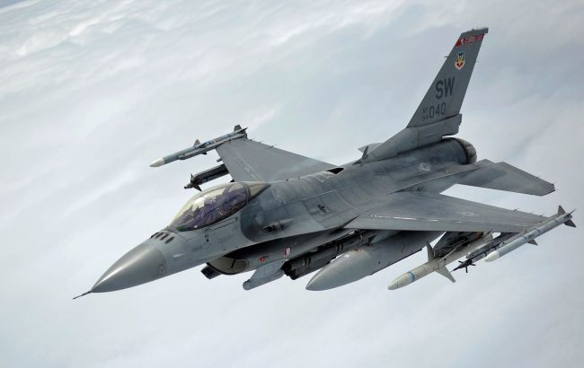 Польша подняла в воздух самолеты из-за ракетной атаки РФ на Украину