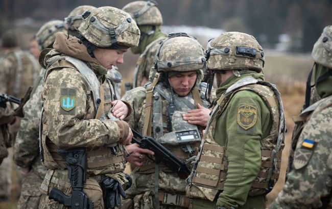 ISW фіксує просування росіян на кількох напрямках фронту: карти боїв