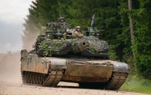 Украина временно отводит с поля боя танки Abrams для изменения тактики их использования, - AP