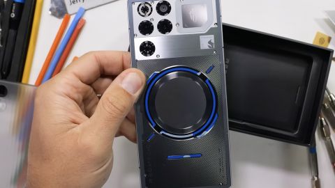 Самый мощный смартфон в мире прошел жесткую проверку на прочность: что показал тест