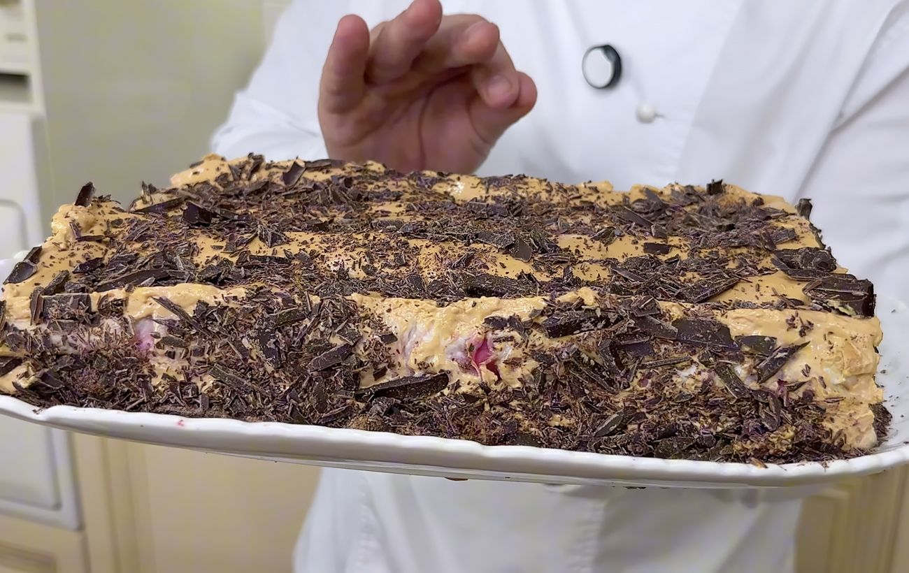 Смачний торт з вишнями без випічки: готується з доступних інгредієнтів