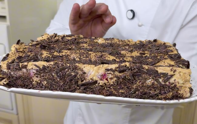 Вкусный торт с вишнями без выпечки: готовится из доступных ингредиентов