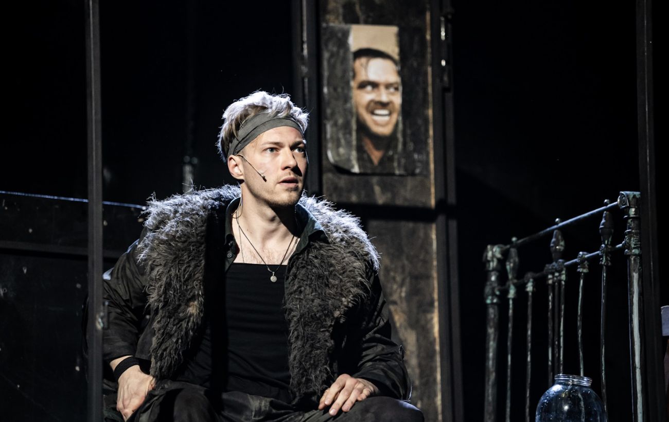 "Я бачу, вас цікавить пітьма" вирушає в тур Україною: що відомо про виставу