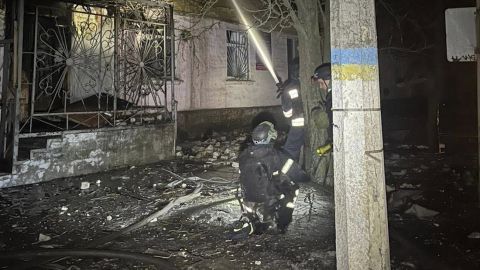 Горела трехэтажка, среди 9 пострадавших - ребенок. РФ ударила по Днепропетровской области (фото)