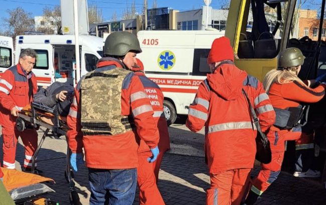 Россия ударила по автобусу в час пик: есть погибшие и много раненых в Никополе (фото)