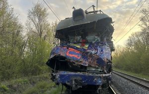 На Львівщині автокран врізався у поїзд: є загиблі
