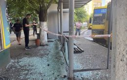 Под удар в Одессе попала остановка транспорта с людьми (фото)