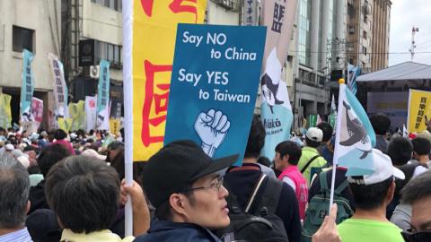 На Тайвані тисячі людей вимагають незалежності від Китаю