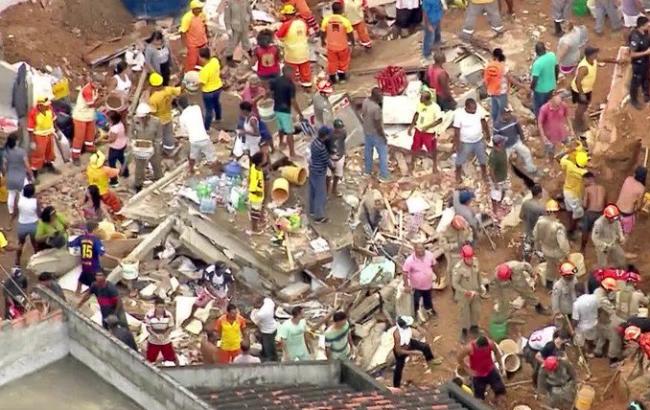 В Бразилии из-за схода оползня погибло 10 человек