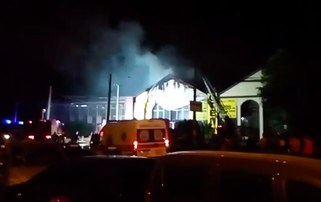 З'явилося відео з місця пожежі в готелі Одеси