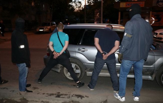 В Харківській обл. затримали поліцейських за покривання наркоторговців