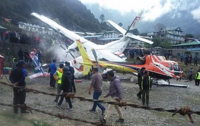 В Непале самолет столкнулся с вертолетами, есть погибшие