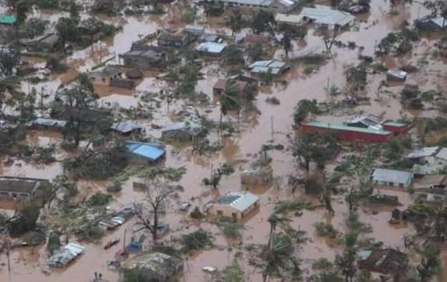 Число жертв наводнения в Мозамбике продолжает расти