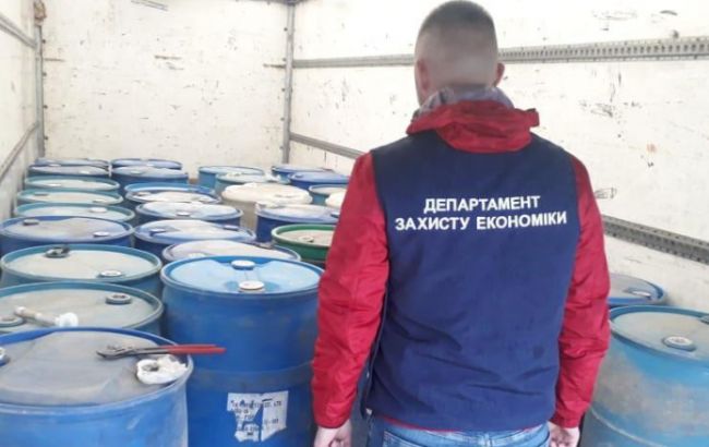 В Чернівецькій обл. правоохоронці вилучили понад 20 тонн контрабандного спирту