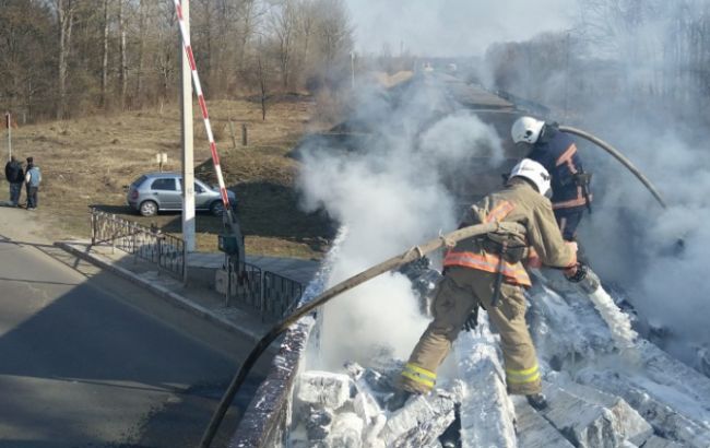 В Ивано-Франковской области во время движения загорелся грузовой поезд