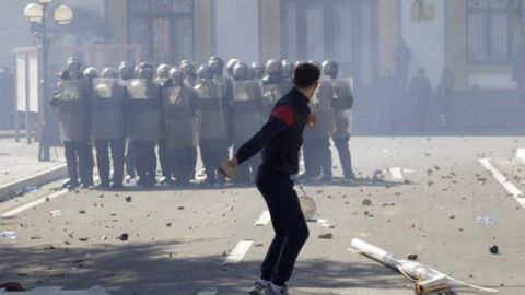 В Албании протестующие пытались штурмовать здание парламента