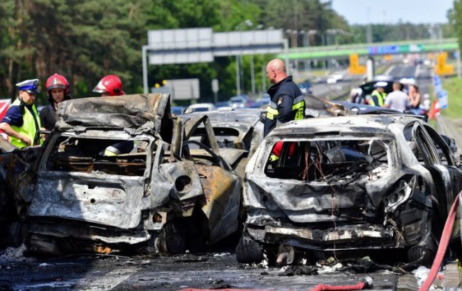 У Польщі на автомагістралі зіткнулось 7 автомобілів, є загиблі