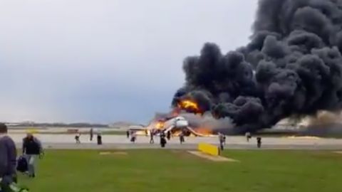 В Шереметьево из-за пожара самолет совершил аварийную посадку