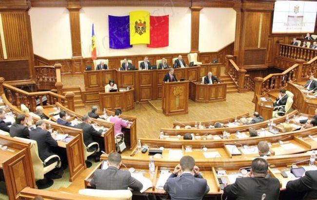 Парламент Молдовы признал страну "захваченным государством"