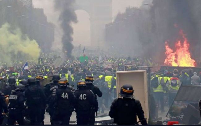 Количество арестованных в Париже превысило 190 человек