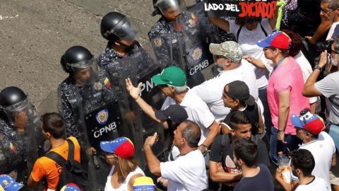 В Венесуэле проходят массовые акции протеста